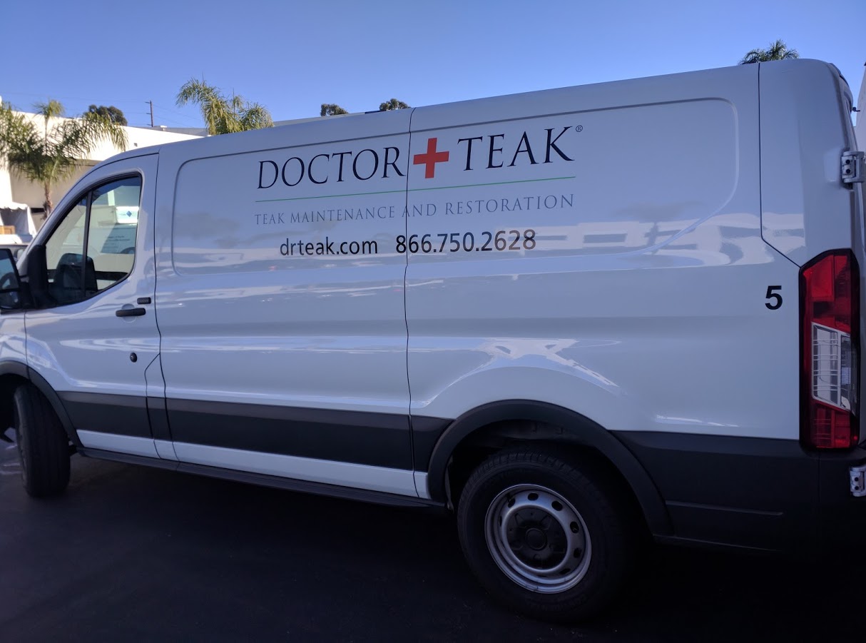 Doctor Teak logo